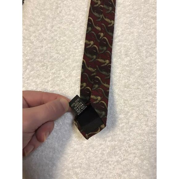 Natura Red Leaping Lizards Novelty Necktie Tie 100% Silk - Picture 7 of 7